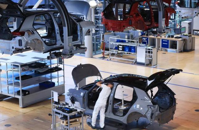 欧洲车企后悔了：早知道中国会发这么大火，当初就不应该坐视荷兰抢走安世。麻烦看