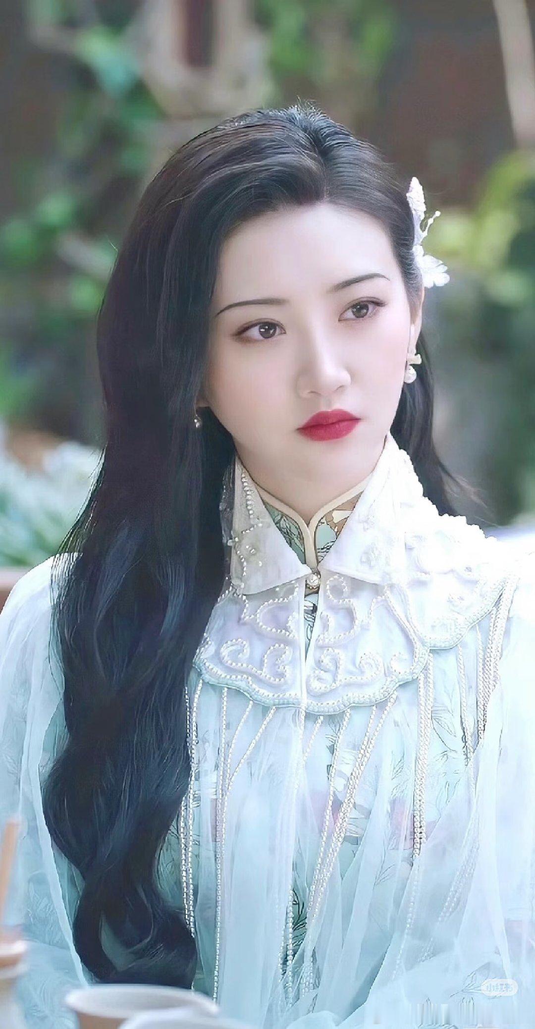 #景甜#最爱姐姐的司藤！喜欢姐姐穿旗袍和现代的衣服​