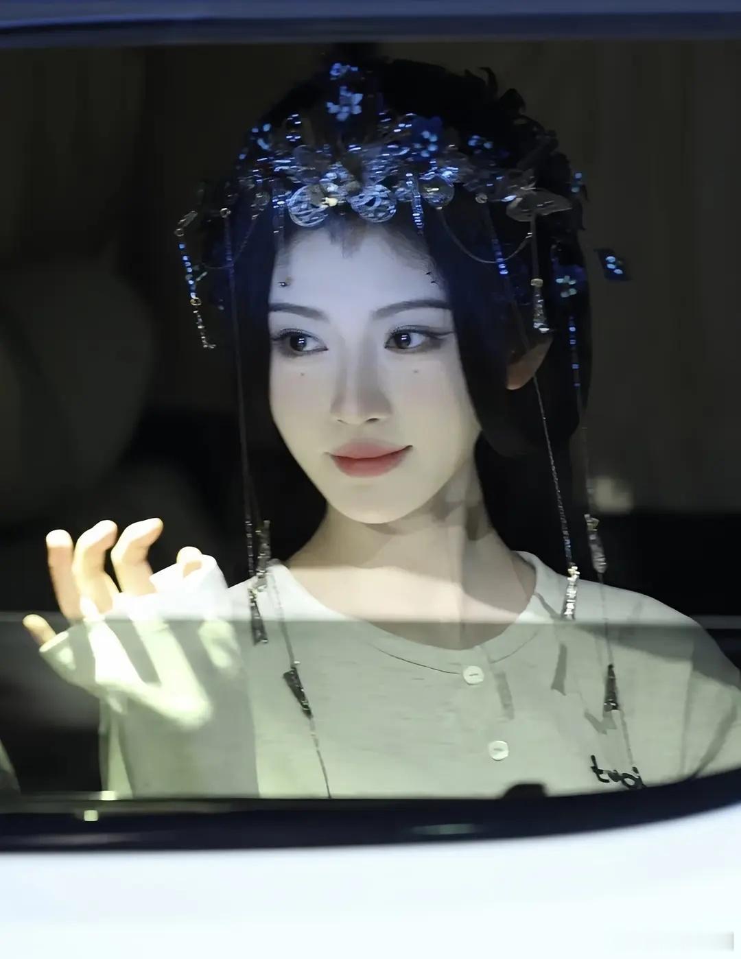鞠婧祎这造型真是女鬼味十足啊鞠婧祎这造型真是女鬼味十足啊