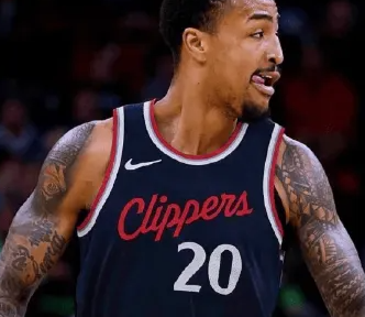 NBA常规赛，快船击败黄蜂。赛后，詹姆斯-哈登接受场边采访，谈及球队近12战取得