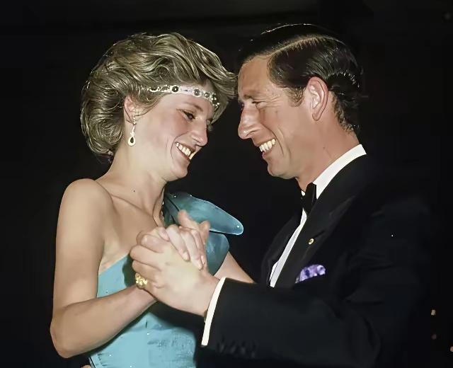 但凡戴安娜不要爱情，她在王室的日子，定然是风生水起可偏偏，这位王妃就是恋爱脑，