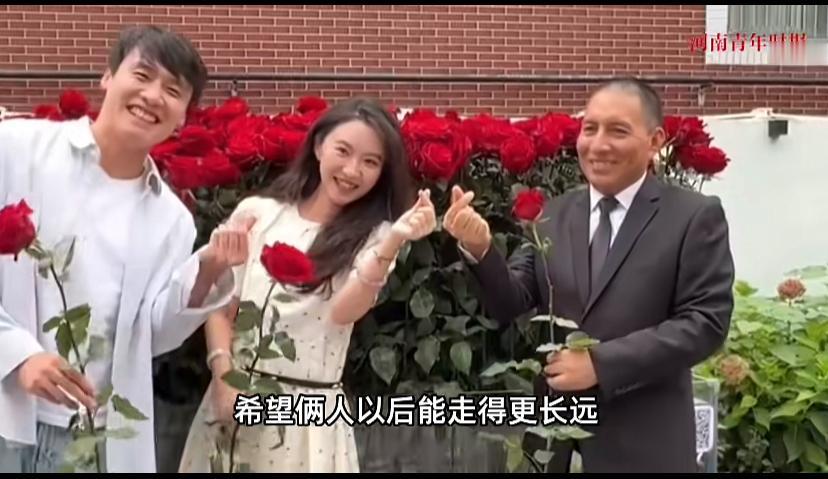 七夕最豪横的送花小伙，花了9.6万买了999枝玫瑰花，这些花产自厄瓜多尔。大部