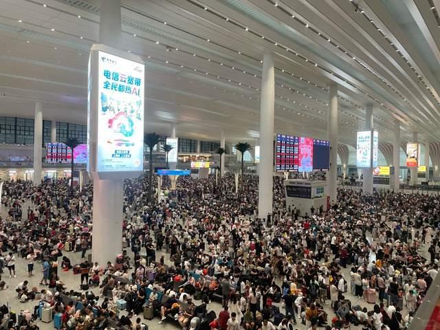 台风“桦加沙”强势来袭，广东全省铁路网络首次全面停运！9月24日，广东省内所