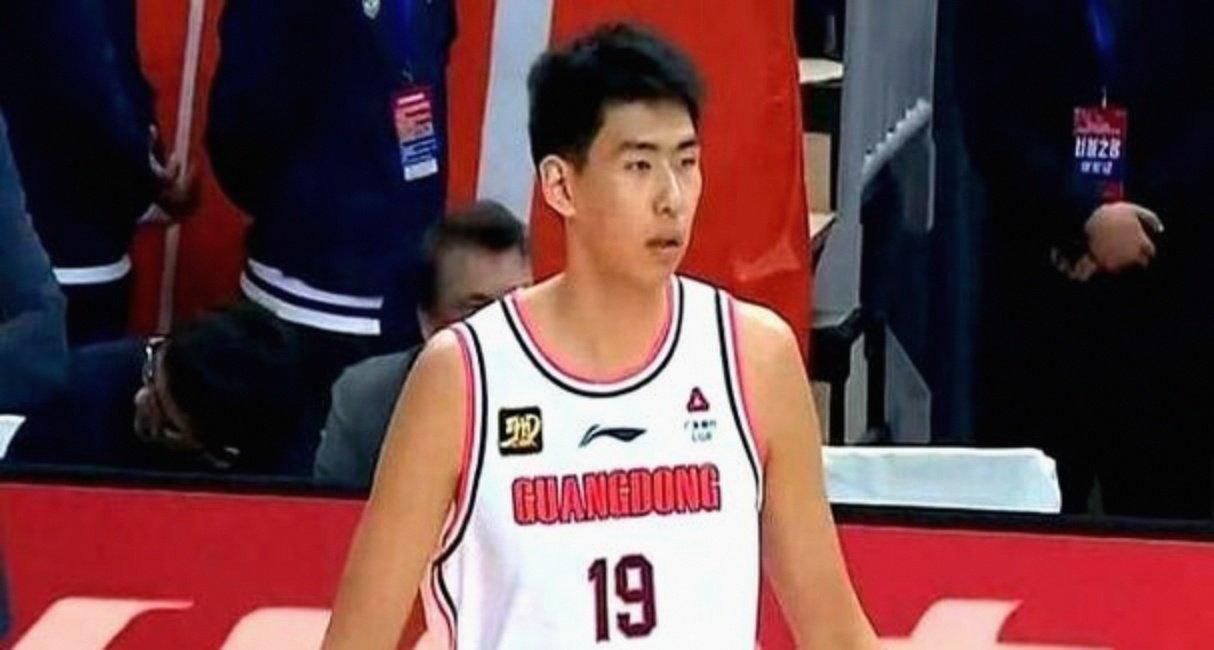 北京时间3月19日，CBA常规赛第27轮结束争夺，广州龙狮男篮客场对阵辽宁本钢男