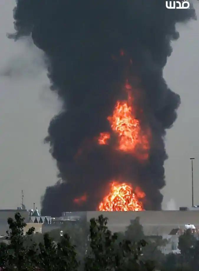 ·迪拜完了，机场被炸成这样。40年的建设14天结束。3月16日清晨，几架造价