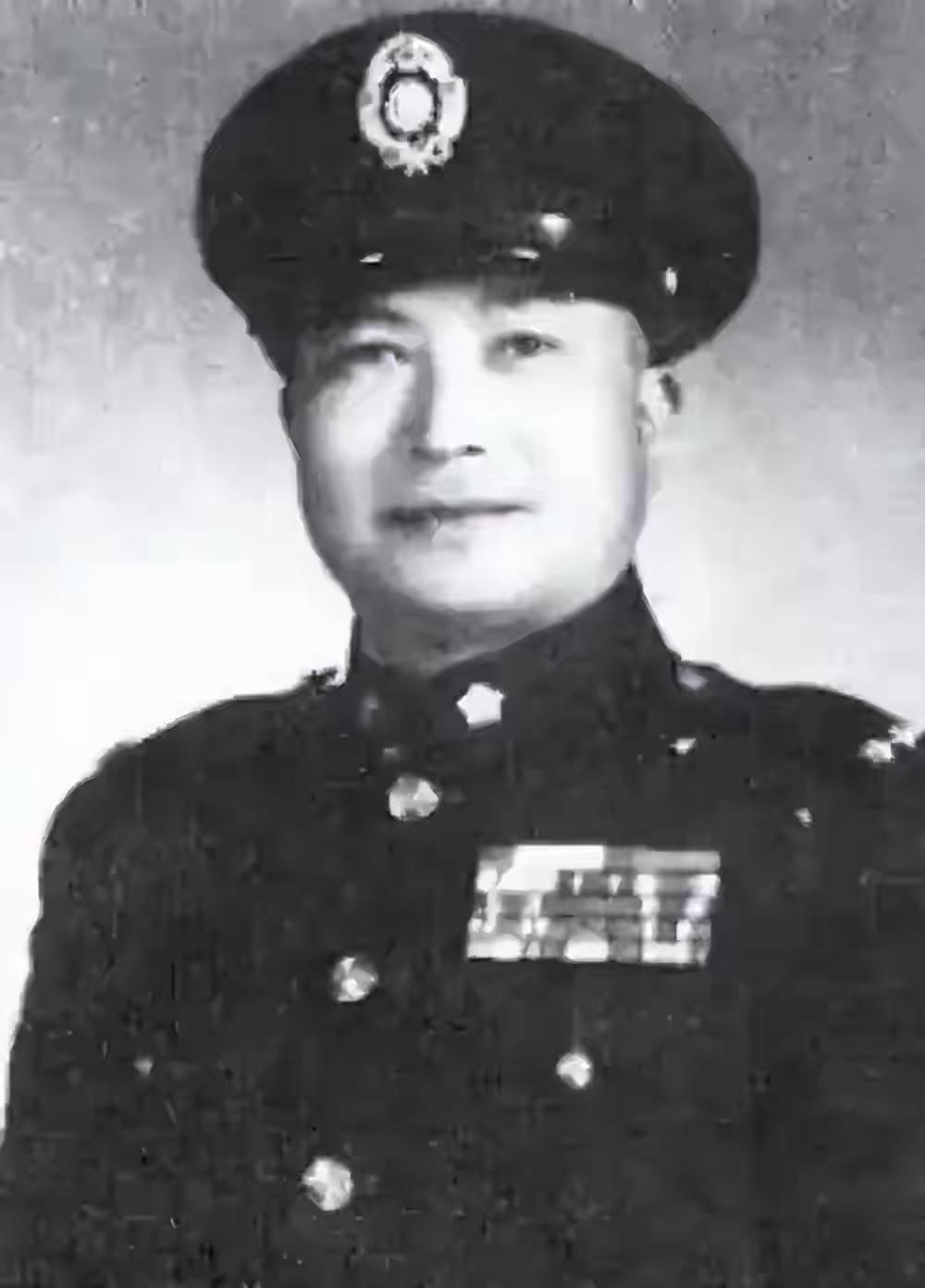 1950年，海南解放后，舟山的国民党守军开始军心不稳，守将石觉说：“海南有冯白驹