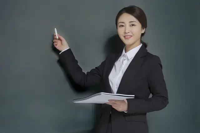 为什么现在当老师这么累？现在当老师，特别是年轻老师又是主科老师还是班主任真的特