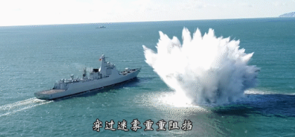 大手笔！相当罕见的画面！中国海军052D导弹驱逐舰进行“全舰爆炸冲击试验”，这方
