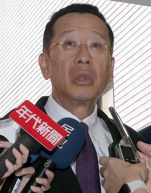 台“国防部长”顾立雄发表声明，民进党这是彻底不演了。国民党没去开会，顾立雄直