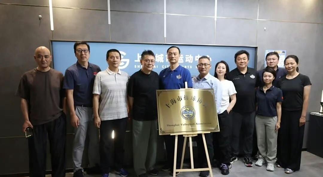 蔡斌太让人敬佩！离任中国女排后依然不参加商业活动，还是默默的为排球做出贡献！近日