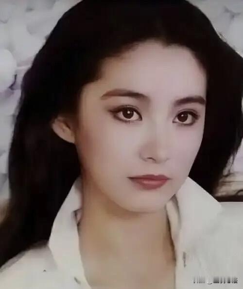 救命！年轻时的林青霞才是“神仙姐姐”天花板吧😭刷到她老照片我直接疯狂存图！