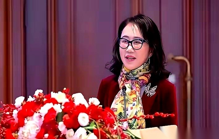 星宇股份“劝退应届生”的风波，这几天在网上闹得沸沸扬扬。但这出戏里，最有意思的视角不在公司大楼里，而