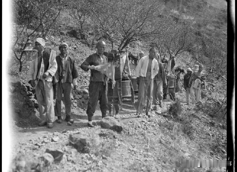 1991年3月，那天下大雪，济南军区司令员张万年却突然要去菏泽单县，寻找他当年的