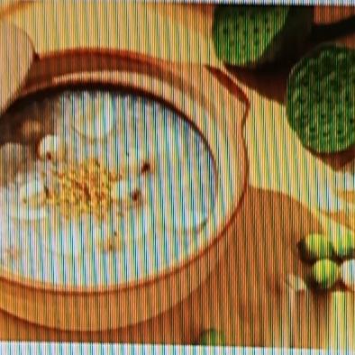 失眠真的太痛苦了，别再硬扛啦！莲子配药物是个好办法，有三种吃法能让你七天睡出深睡