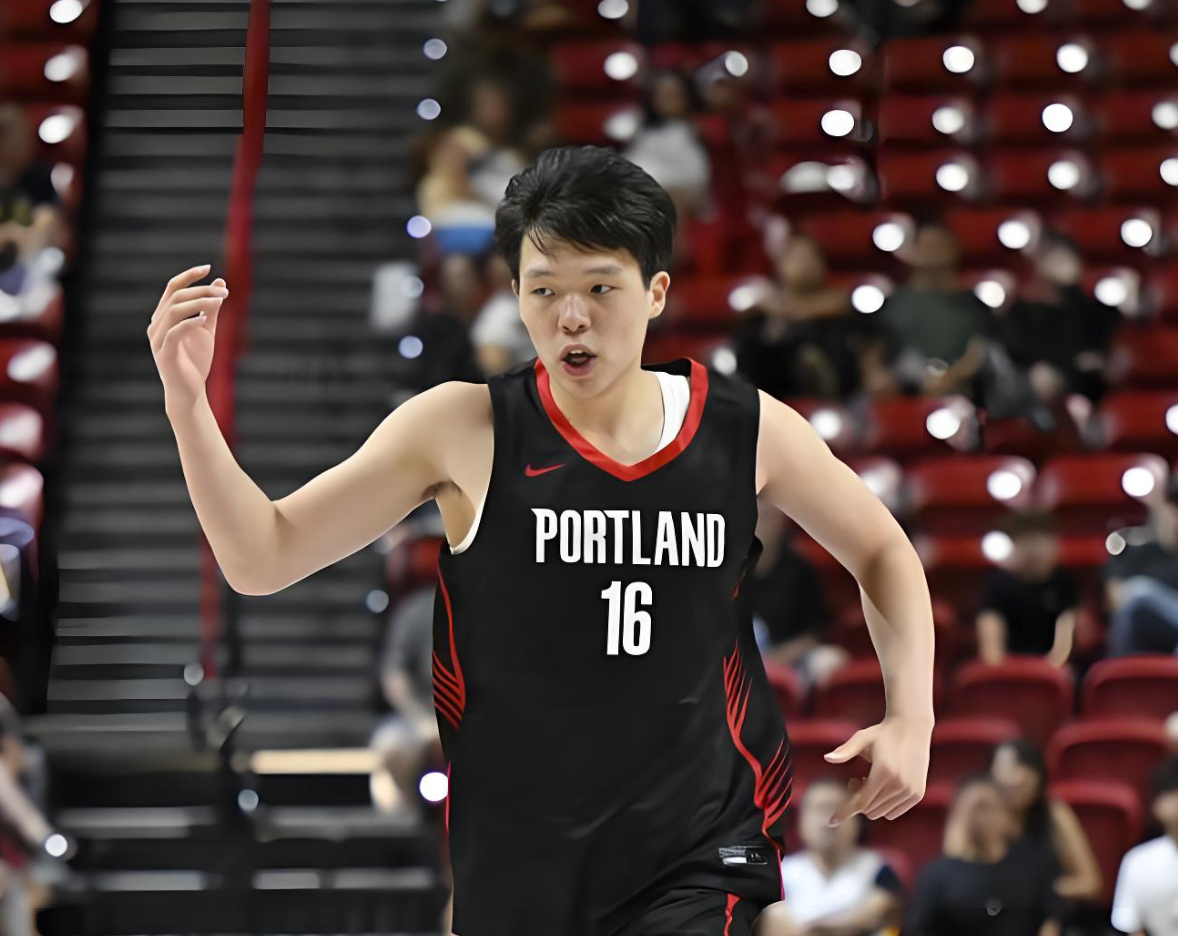 麦穗丰：杨瀚森大概率是开拓者第3中锋！NBA季前赛，开拓者客场110-98击败国王。这场比赛里，中国