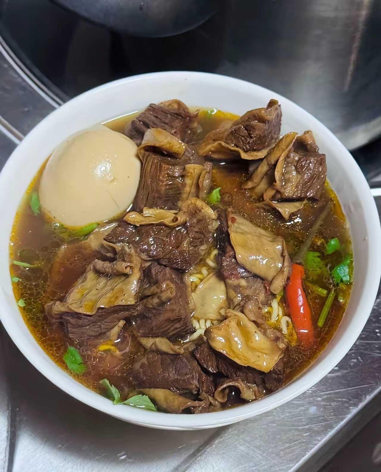 第一次去男朋友家，男朋友妈妈煮的牛肉面，要不要跑？？