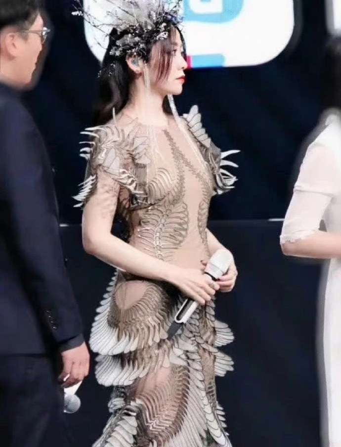 她已经完全放飞自我！！！