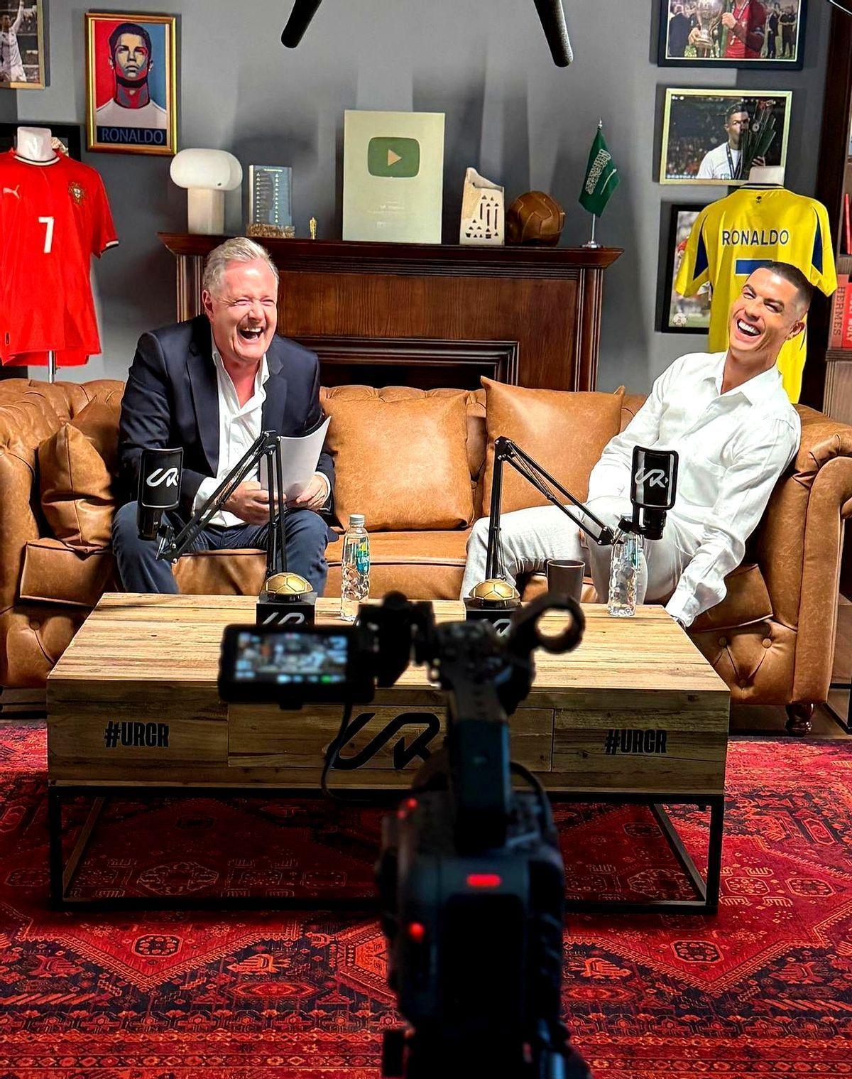 C罗在沙特带娃踢球，儿子进了青训，老子还在场上跑。不是老了，是换赛道了。梅西