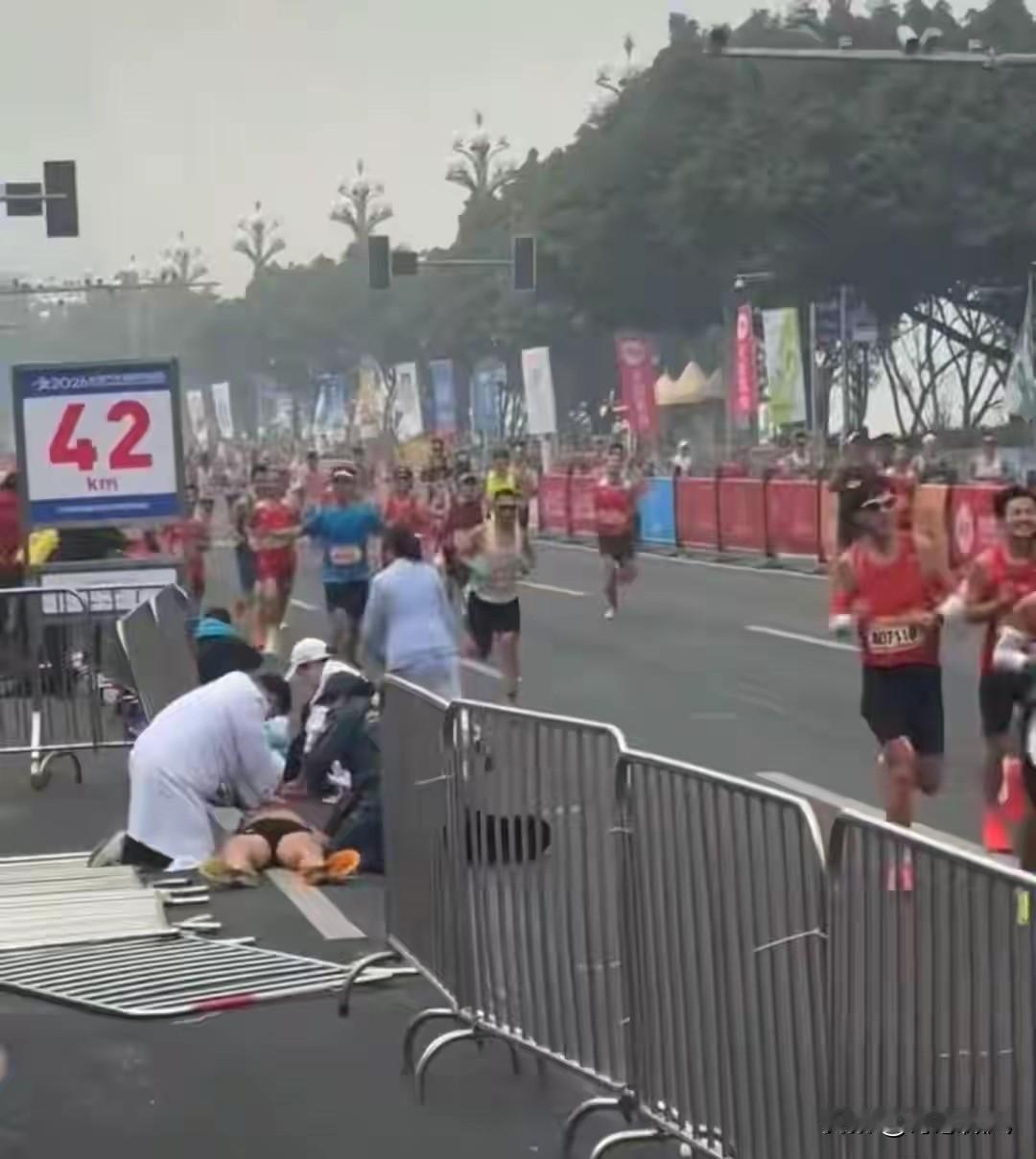 跑再快也没用！43岁跑友钟长运去世！死因曝光距全马终点仅200米熟悉他的
