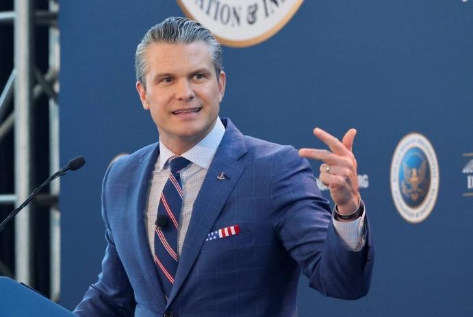 罕见！美国防长警告日本，若是不按照特朗普的要求来，后果自负！在12月6日，据日本