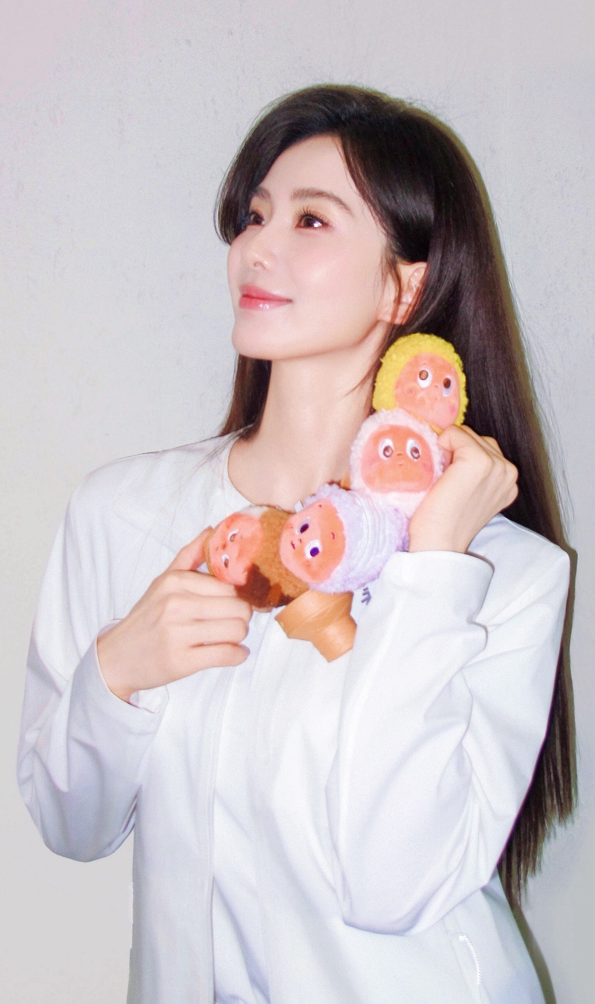 刘诗诗去了五月天演唱会她坐的居然是冰箱，不是行李箱…