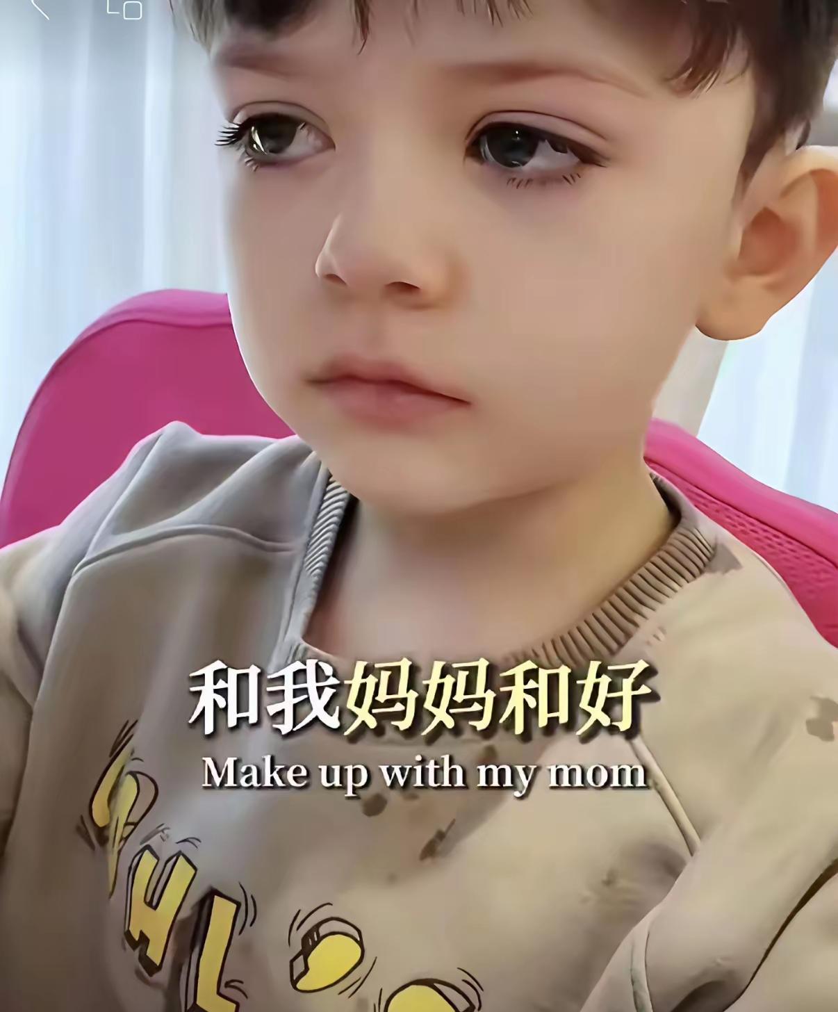 8岁，他撕掉了全家福，阻止父母复婚。他不是闹脾气。他攥着弟弟的手说：“选爸爸