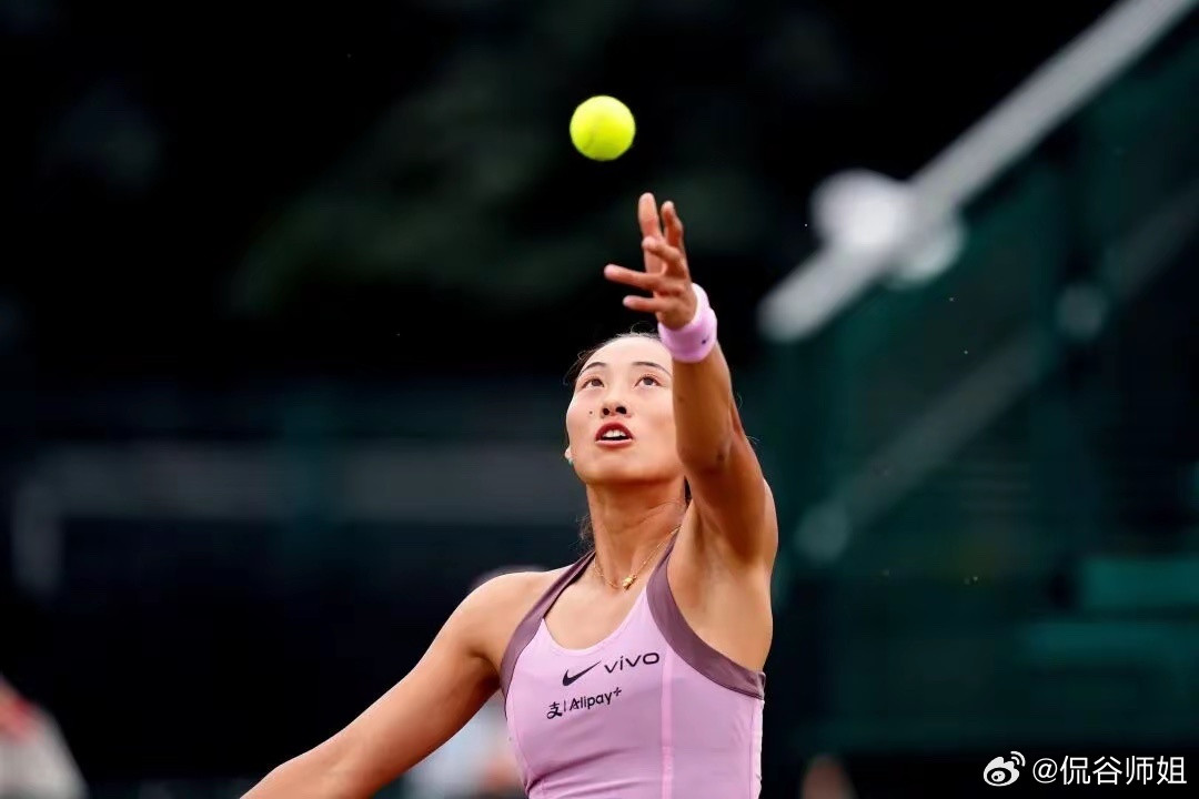 郑钦文，终于赢了！北京时间6月15日，WTA250诺丁汉站女单首轮，中国球员郑钦