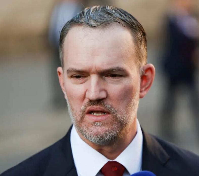 提到中国，美国高层一语惊人！美对华强硬派暴怒：特朗普对中国也太能忍了！在咱