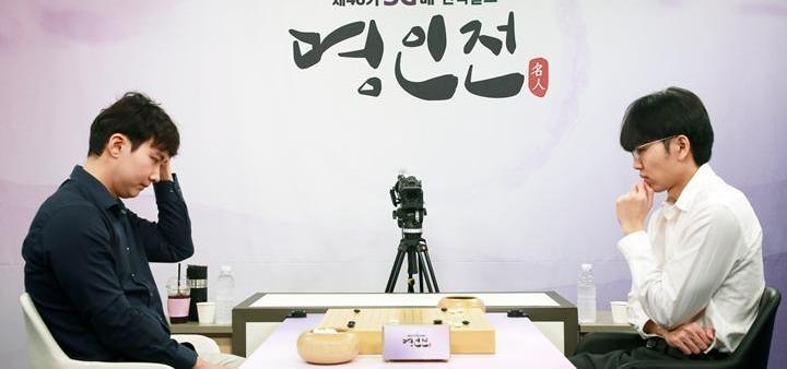 韩国那边，申真谞又赢了。名人战决赛2:0，干净利落地拿下了老对手朴廷桓。这已