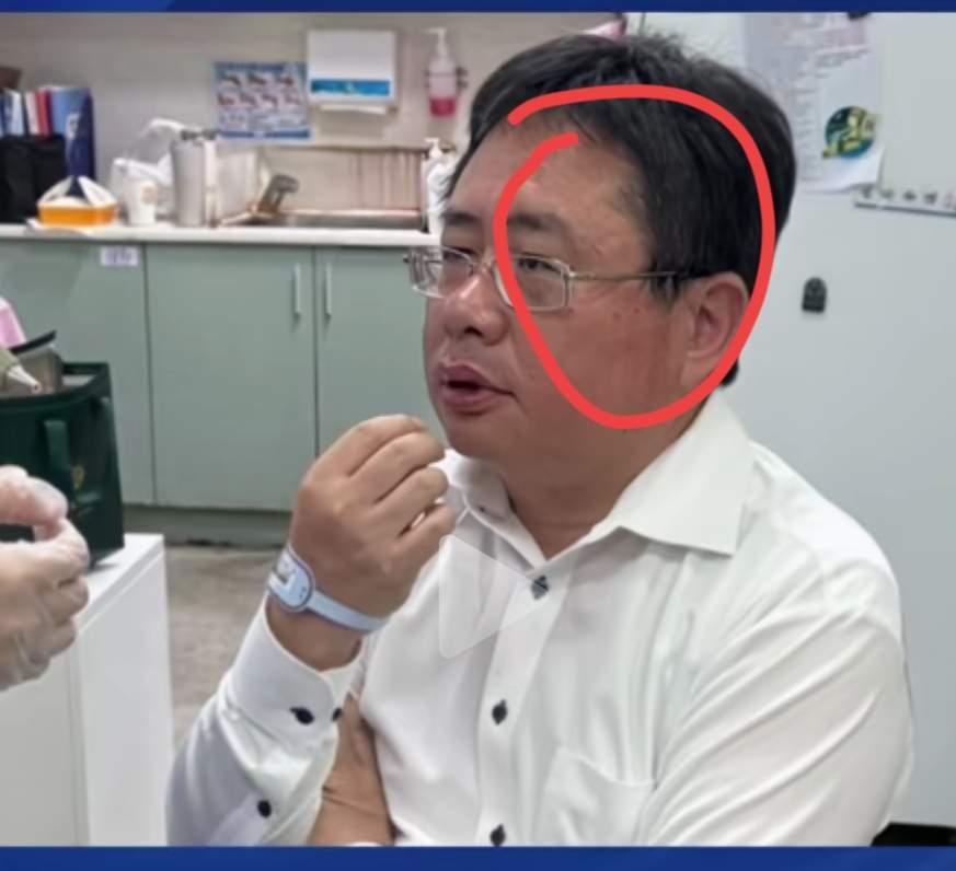 看到那个在台北被打的矢板明夫，我心里只有四个字：活该，不冤。这哥们儿1972