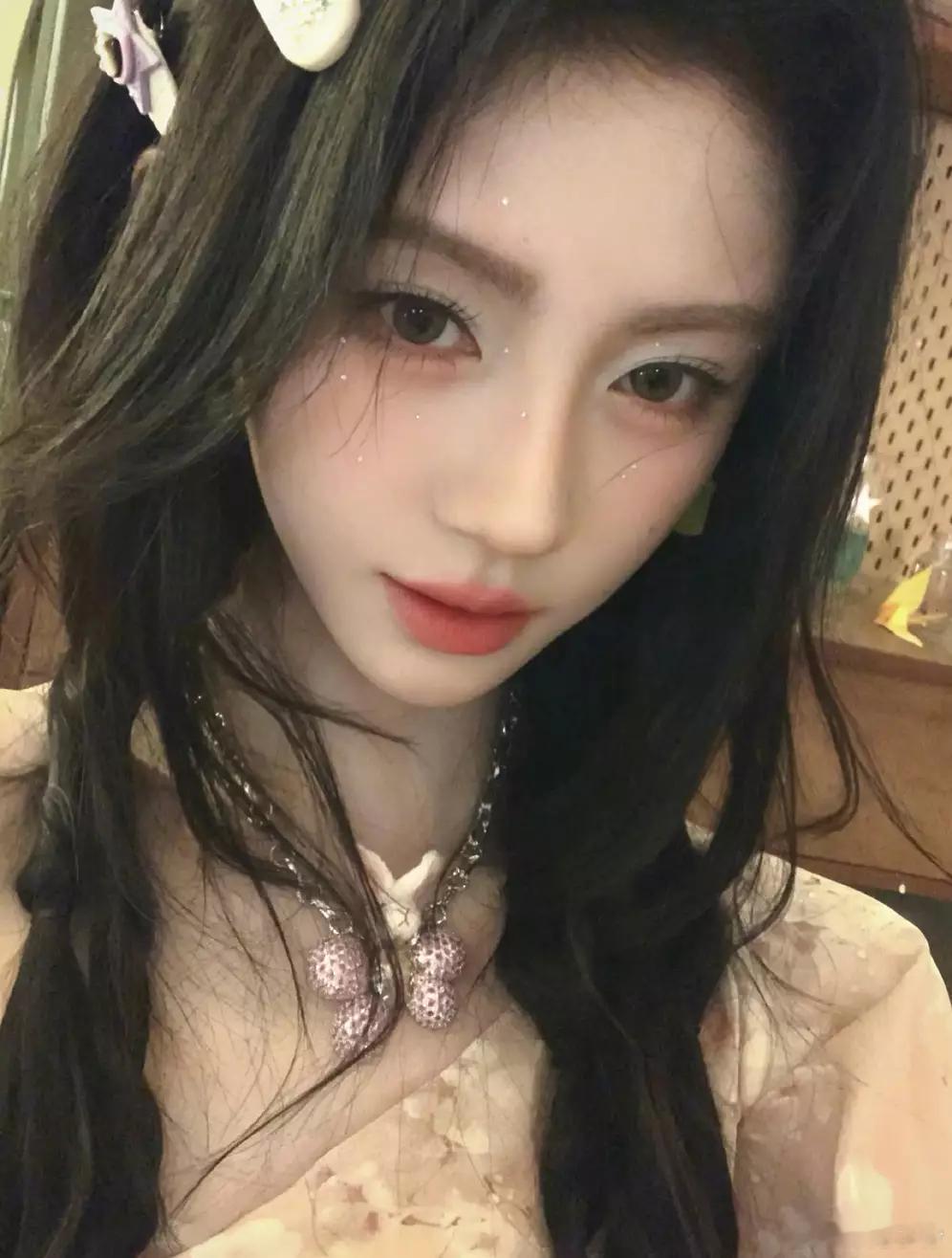 分享娱乐鞠婧祎甜系梦幻少女风穿搭美到犯规！嘟嘴卖萌可爱迷人