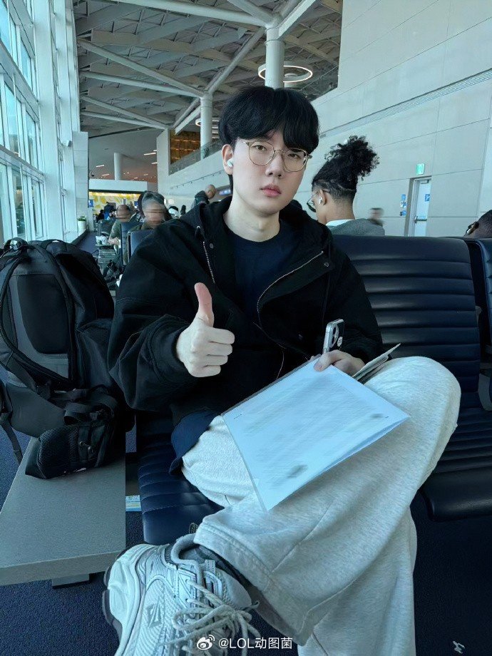 BLG分享Viper启程照：第二批小分队顺利启程，奔赴巴西好好表现，Viper让