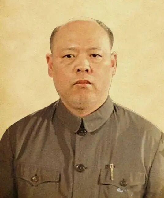 姚文元晚年生活一二三隐居生活1996年刑满释放后，姚文元选择隐姓埋名，定居浙江湖