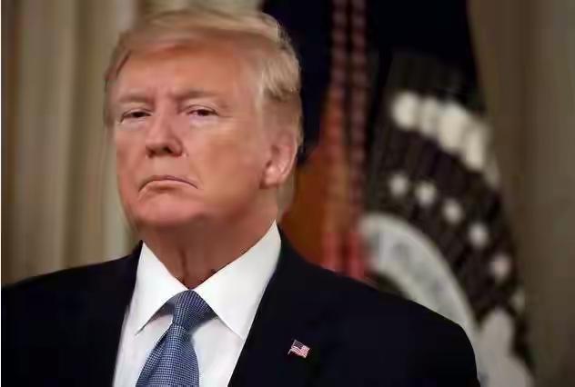 特朗普是不是谁跟他亲近，他就坑谁呢？美国政府的确批准了英伟达（NVIDIA）向中