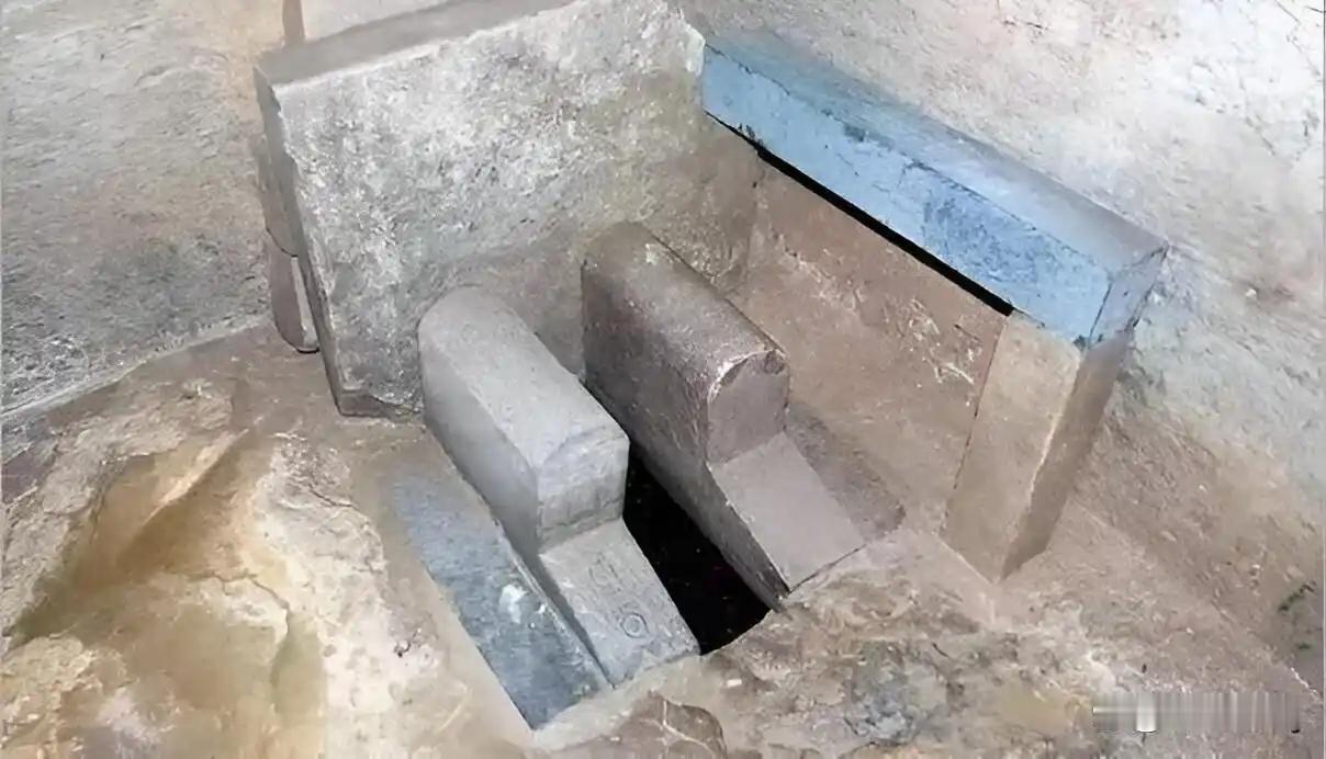 古代皇帝上完厕所需要宫女帮擦屁股吗一年1500两白银，专门用来给皇帝擦屁股。