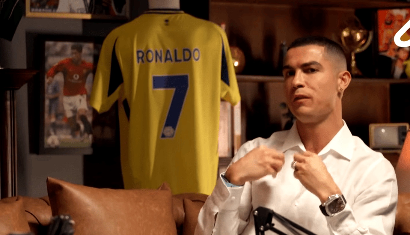 C罗: 我已准备好退役, 陪伴家人;准备想带世界杯奖杯去结婚