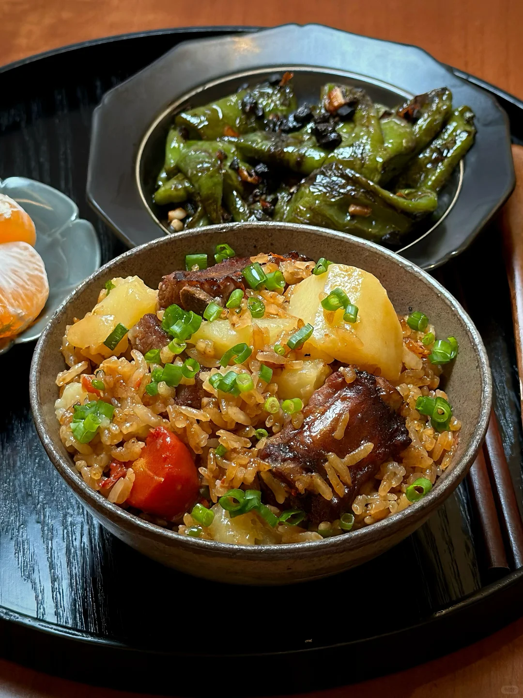 晚餐：土豆排骨焖饭+虎皮青椒