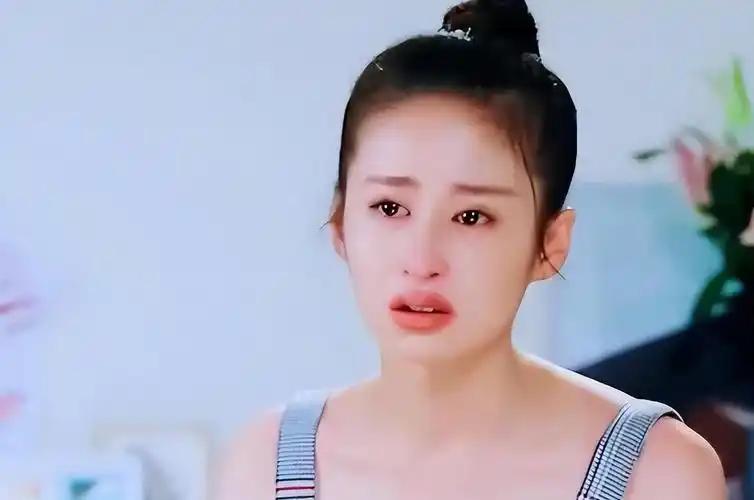 当初因为颖儿在综艺里说自己婚后是AA，还哭着说自己和付辛博吵架永远吵不赢，让人对