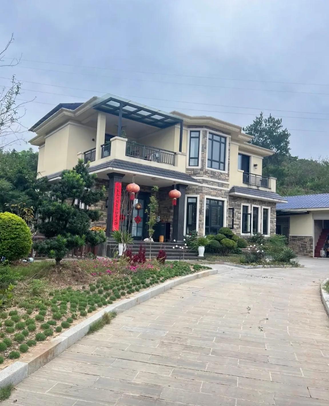 一号文件落地后，不少城里人感到遗憾。文件明确，不允许城里人到农村买地买房，也禁止