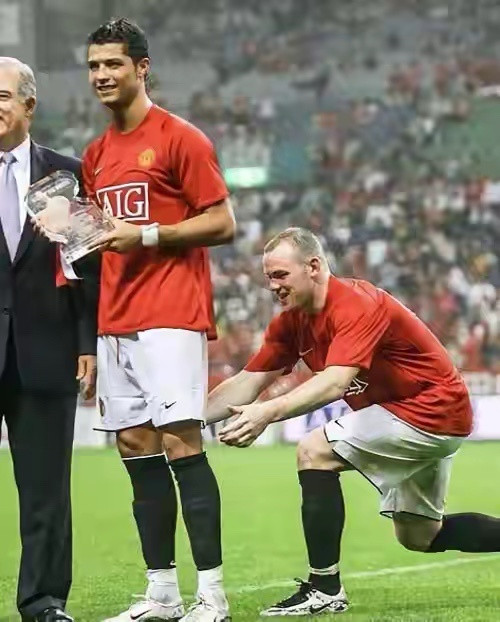 鲁尼：“很多人认为我必须牺牲自己才能让克里斯蒂亚诺大放异彩，但事实上我从没这么想