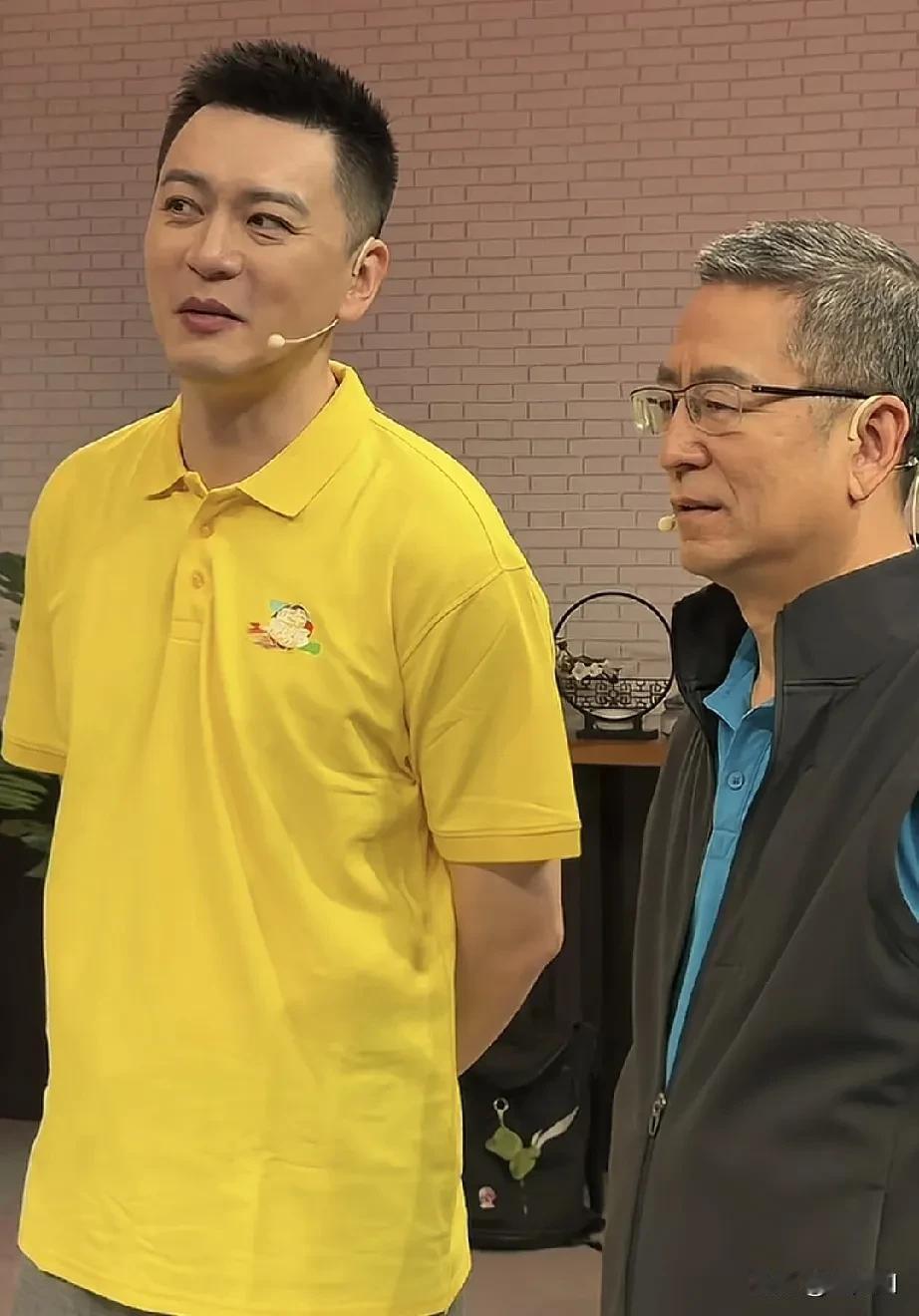 白岩松问杨鸣:什么时候重回教练岗位，有没有兴趣来北京试试？杨鸣说:还在找机会，平