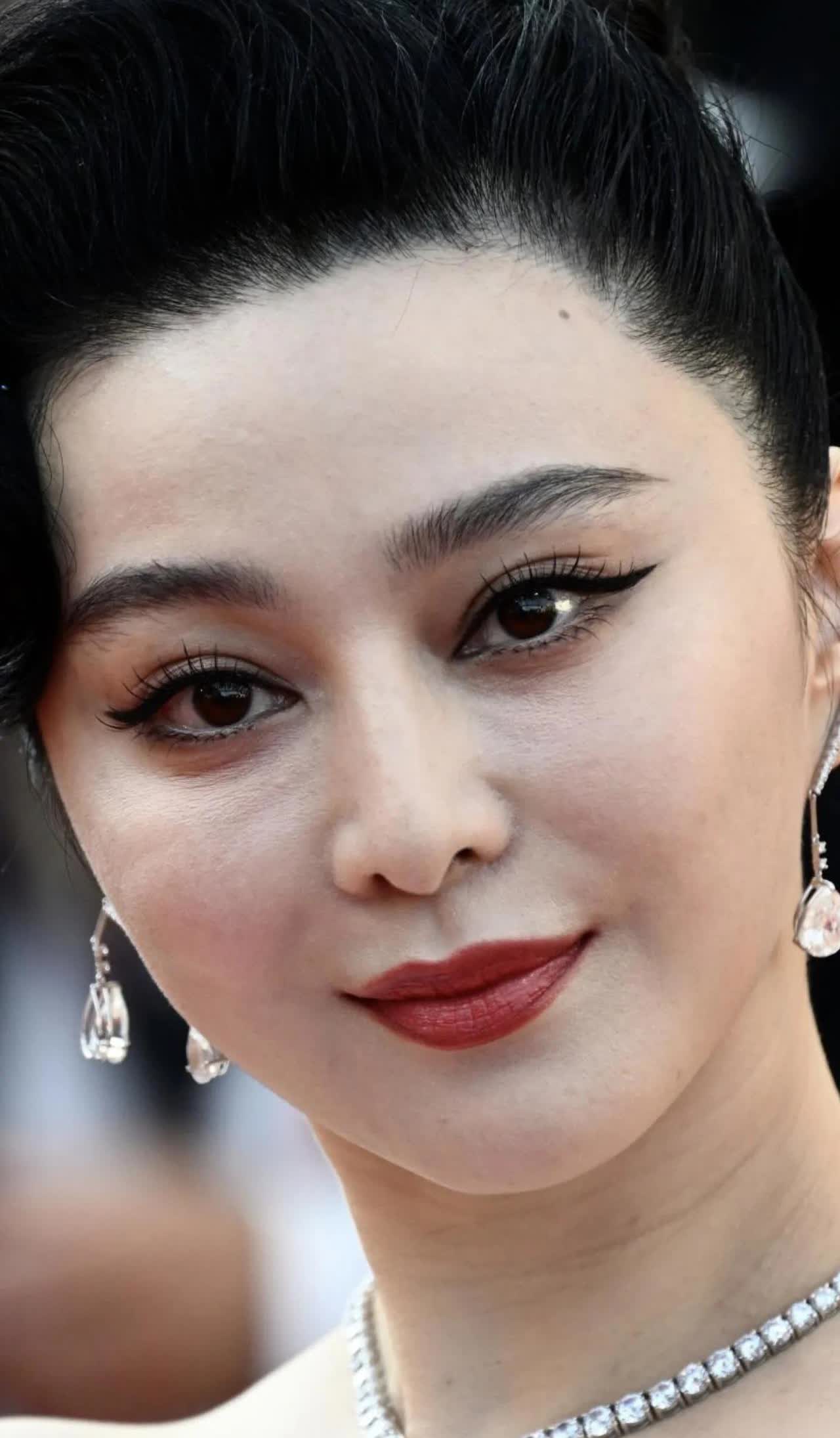 这姐生图长这样！美还是美的，年龄感也是凸显的！