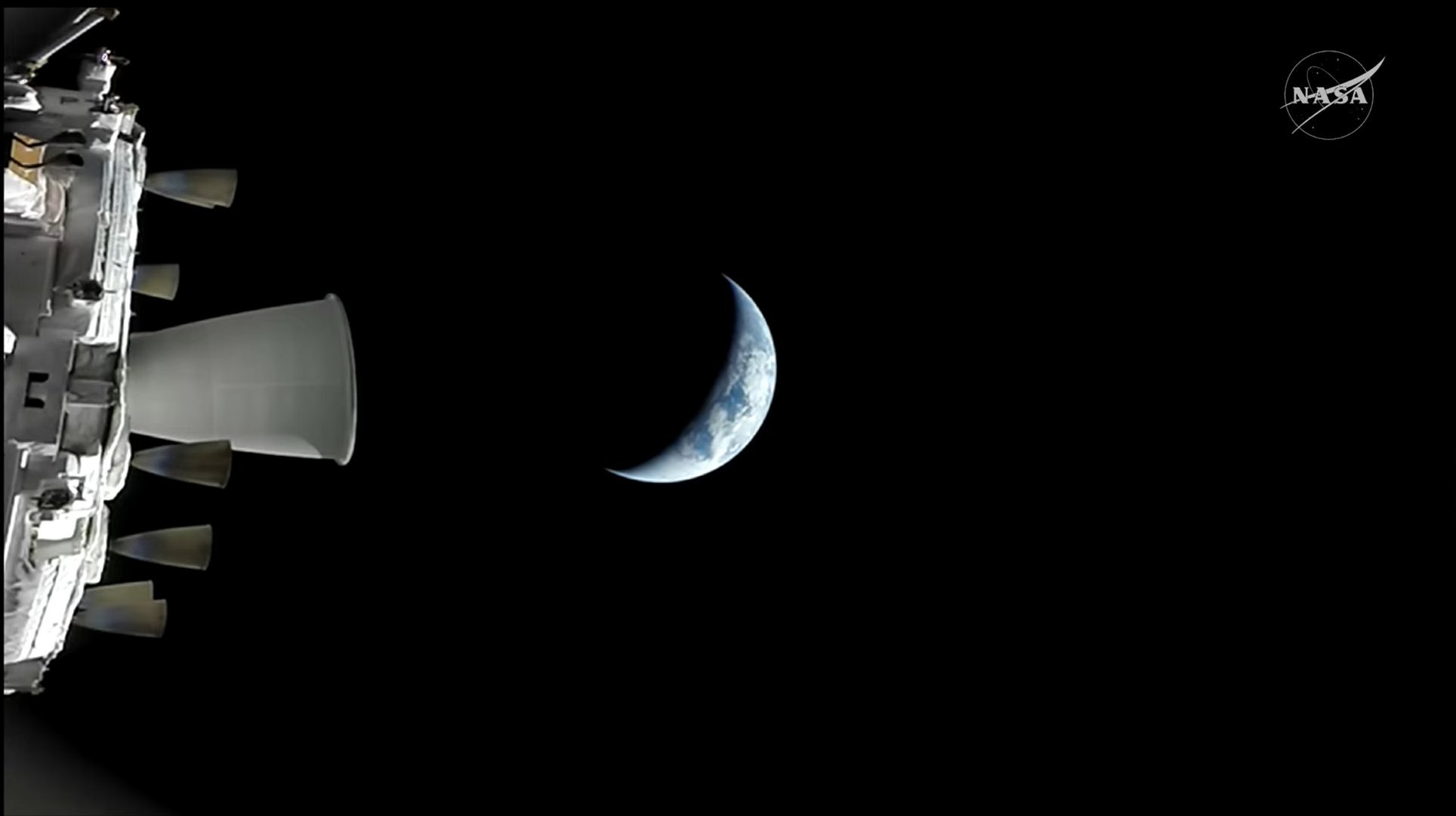 阿尔忒弥斯2号猎户座飞船监视相机拍摄的地球