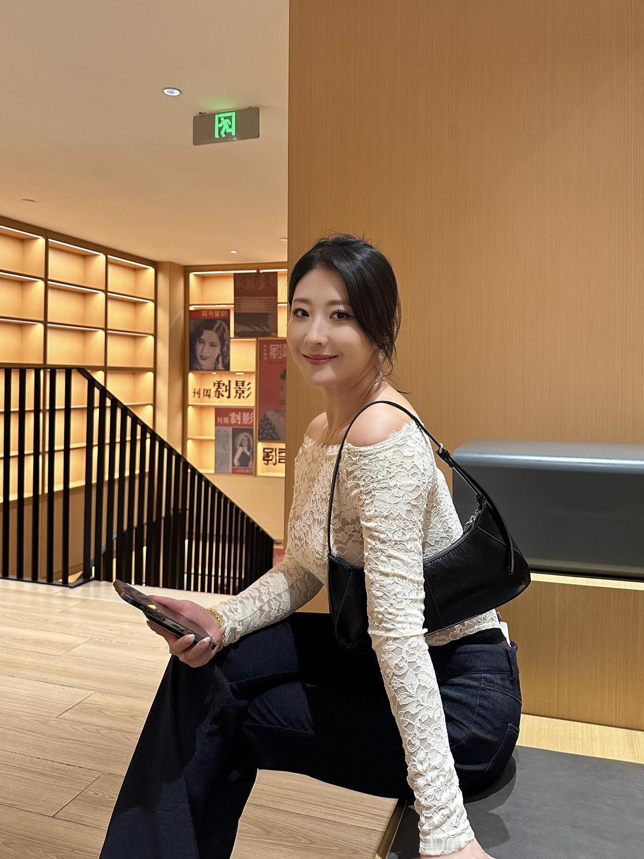 软乎乎的温柔最治愈，不吵不闹安安静静，做个让人舒服的小甜妹。软萌甜妹温柔甜妹