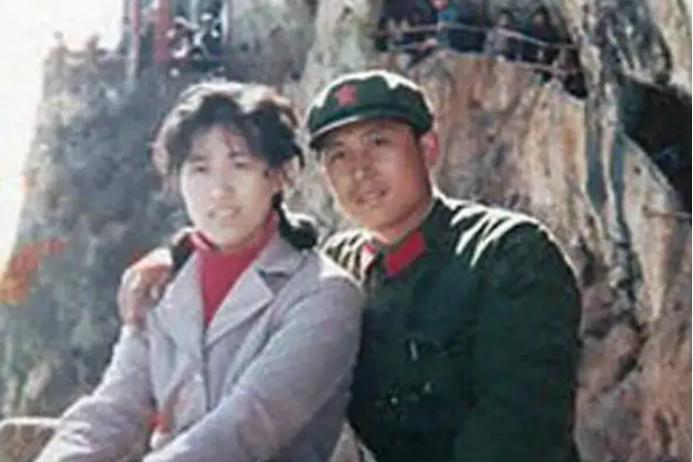 [点赞]1984年，部队奔赴前线，团长却发现连长将妻子藏在营中，遂决定在大会上