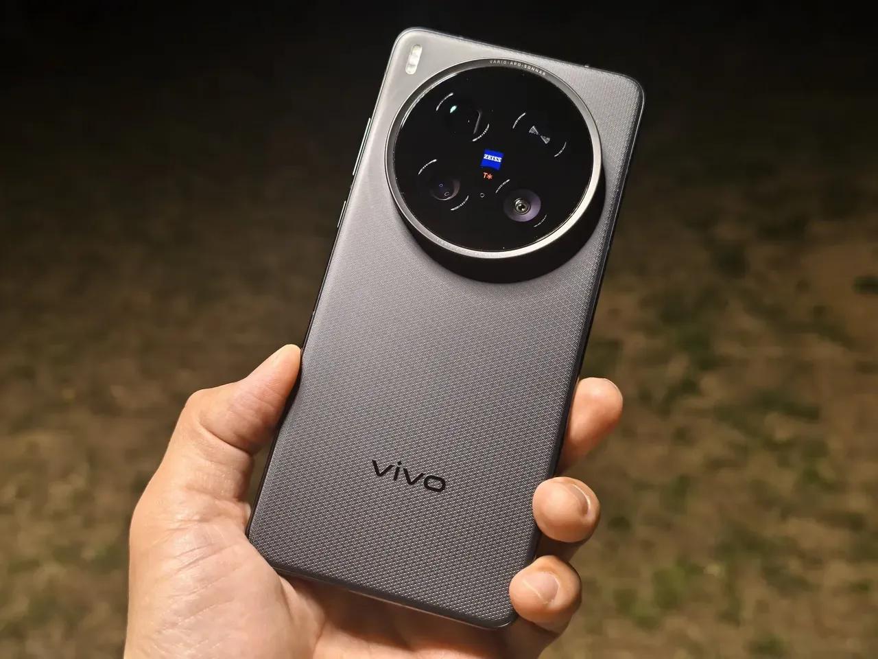 今天去实体店体验了下vivox200u的真机，不得不说：这机器拍照是真好，但是