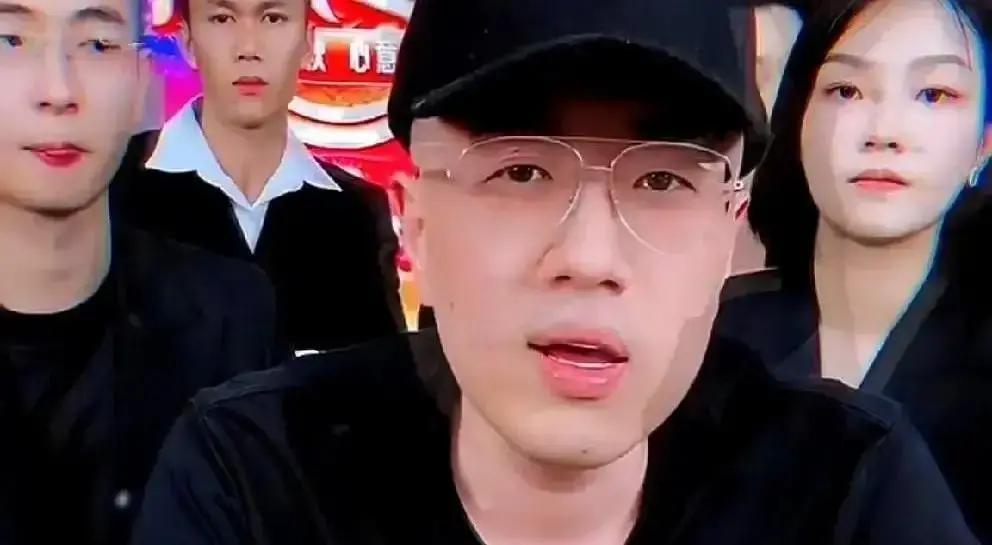 千万级IP神话，3个月就碎刘二狗去年被伽柏高调签下，承诺用辛选模式复制下一