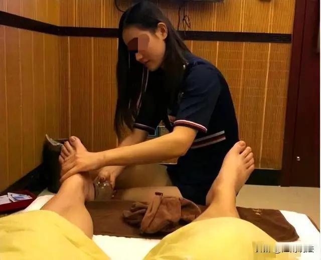在安徽的一家按摩店里，男子李某因工作压力大，决定放松一下，前去体验按摩服务。那天