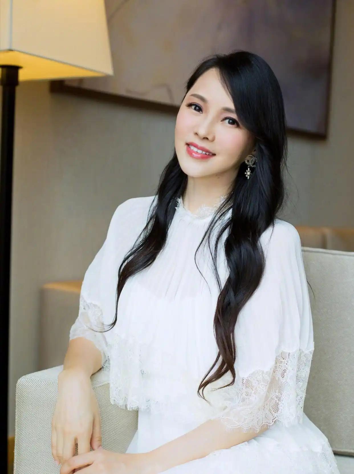 一个玩偶暴露顶级家教！伊能静拒绝“哥哥让妹妹”，全网吵翻！家有俩宝的，看看