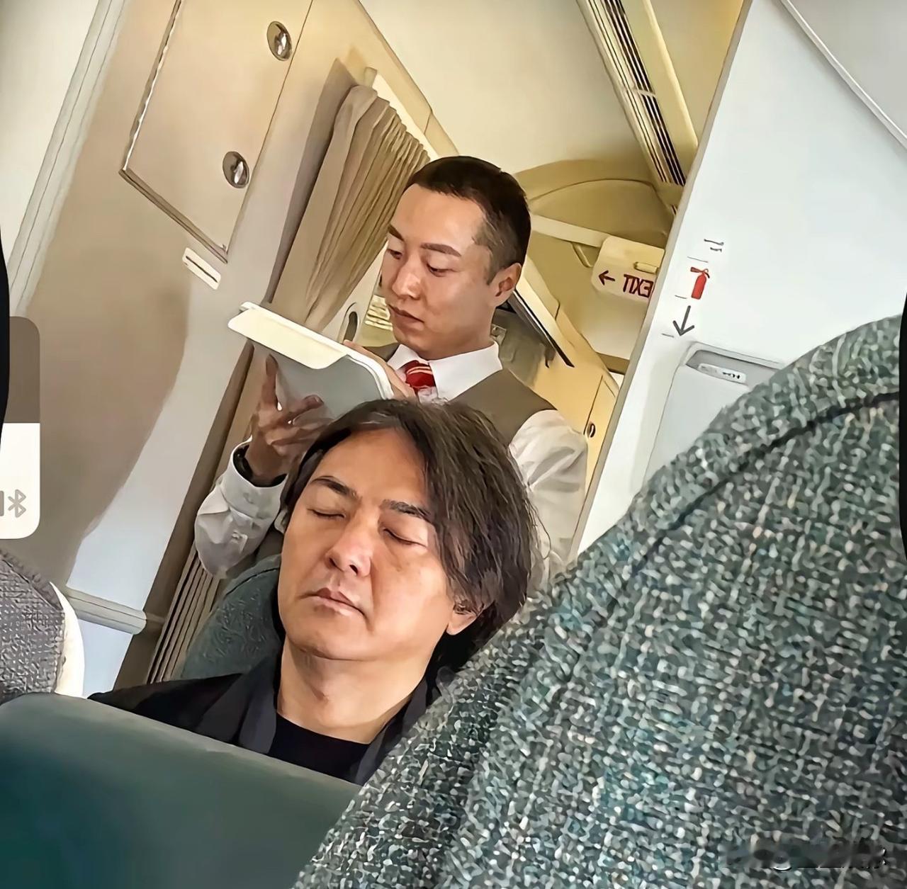 投资失败是郑伊健的必然结果，他除了打游戏和拍戏，从不深造自己，他匹配不上他曾经拥